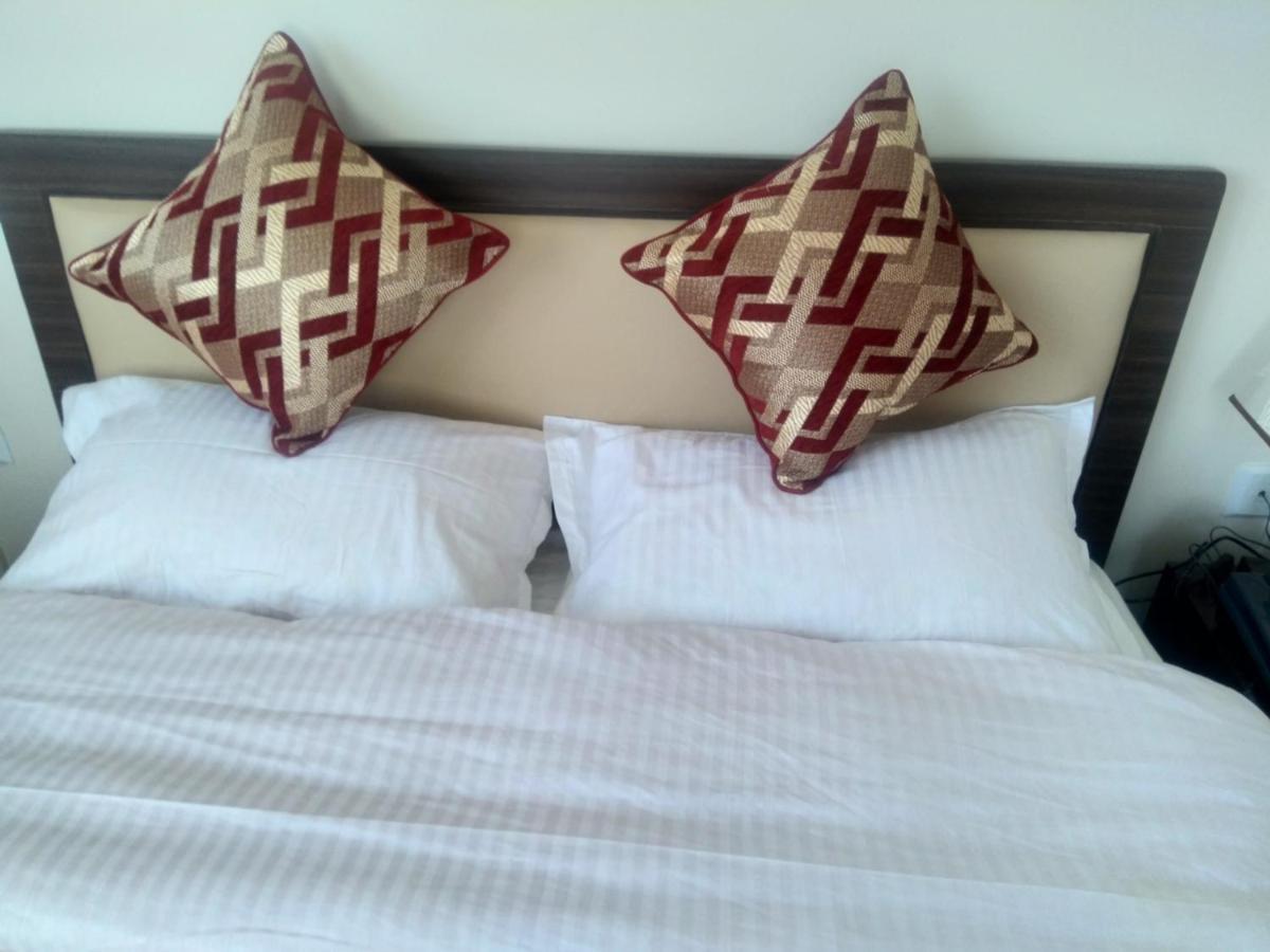 Hidden Leaf Bed & Breakfast ラリトプル エクステリア 写真
