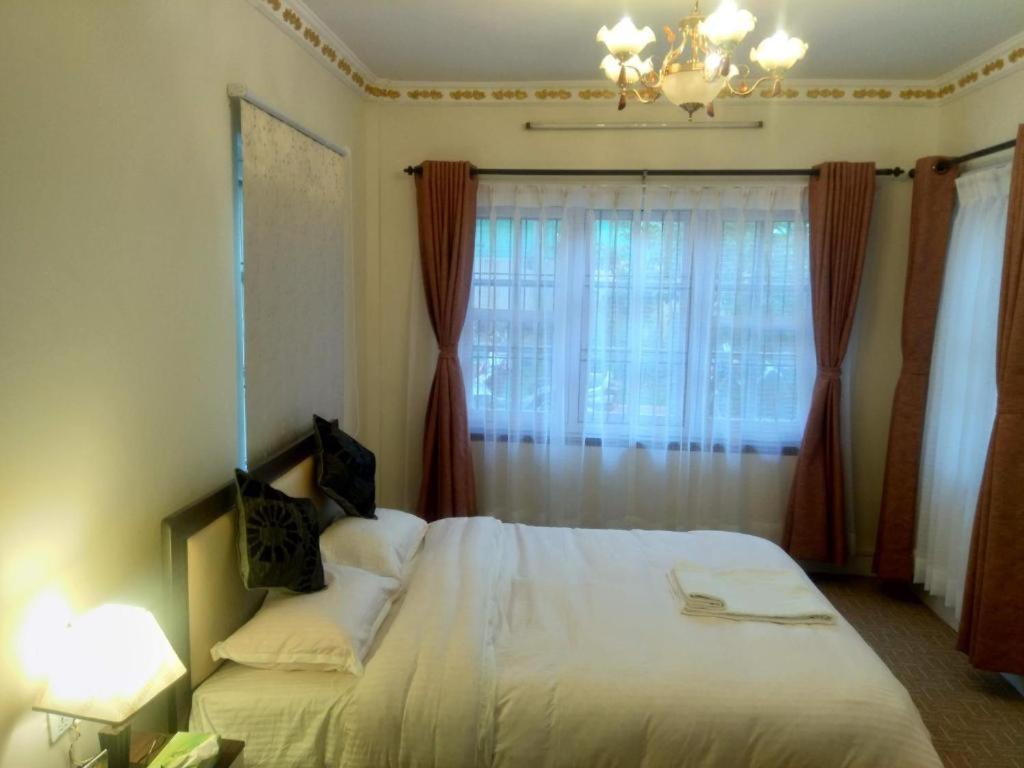 Hidden Leaf Bed & Breakfast ラリトプル エクステリア 写真
